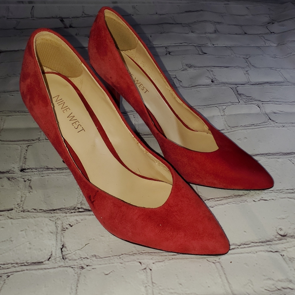 Nine West Kelda Suede red heels size 6m